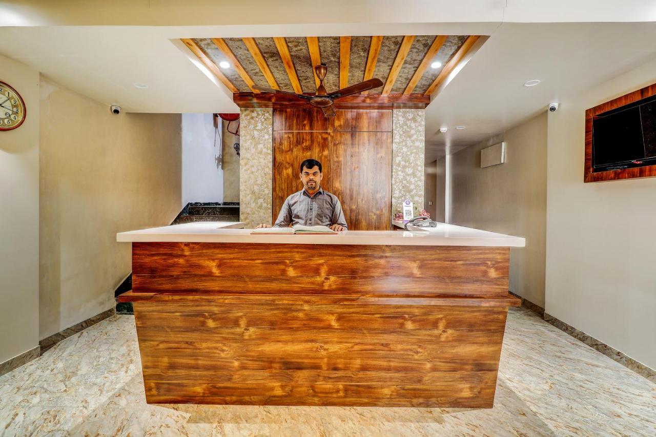 Hotel Apratim Lodging & Boarding Ulhasnagar Bagian luar foto
