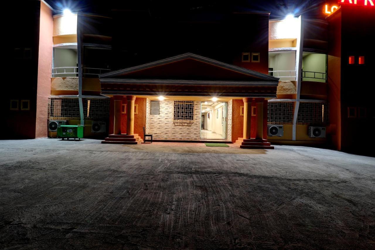 Hotel Apratim Lodging & Boarding Ulhasnagar Bagian luar foto