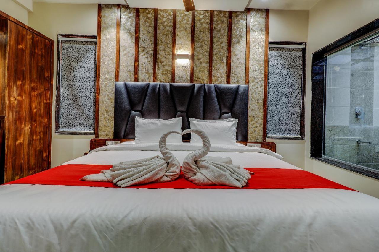 Hotel Apratim Lodging & Boarding Ulhasnagar Bagian luar foto