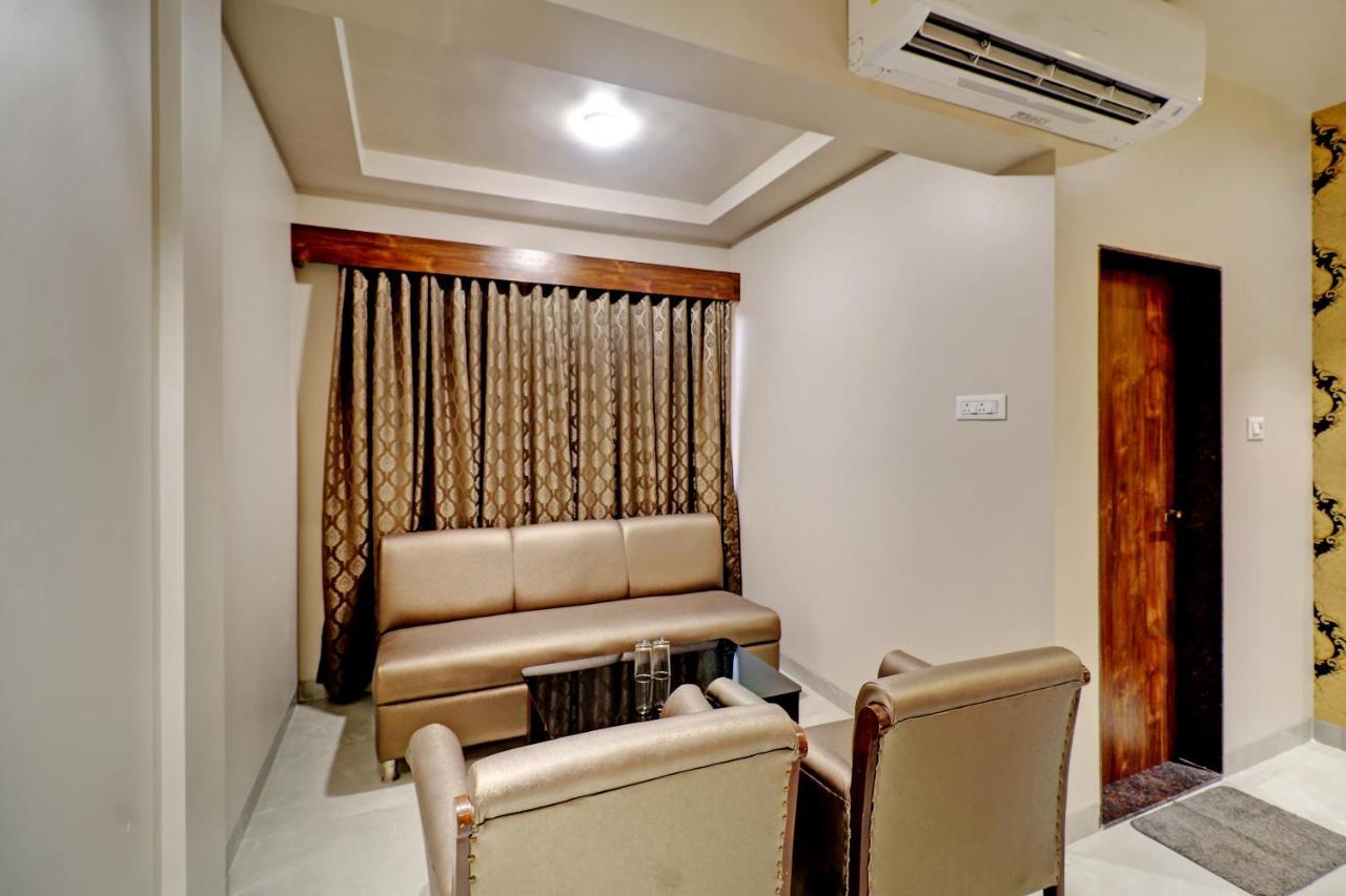 Hotel Apratim Lodging & Boarding Ulhasnagar Bagian luar foto